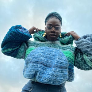 Handmade Colour Bomb Crochet Hoodie – Chunky Knit Cropped Sweater Jumper – Rasta Tam Hat Style – Unisex Festival Streetwear