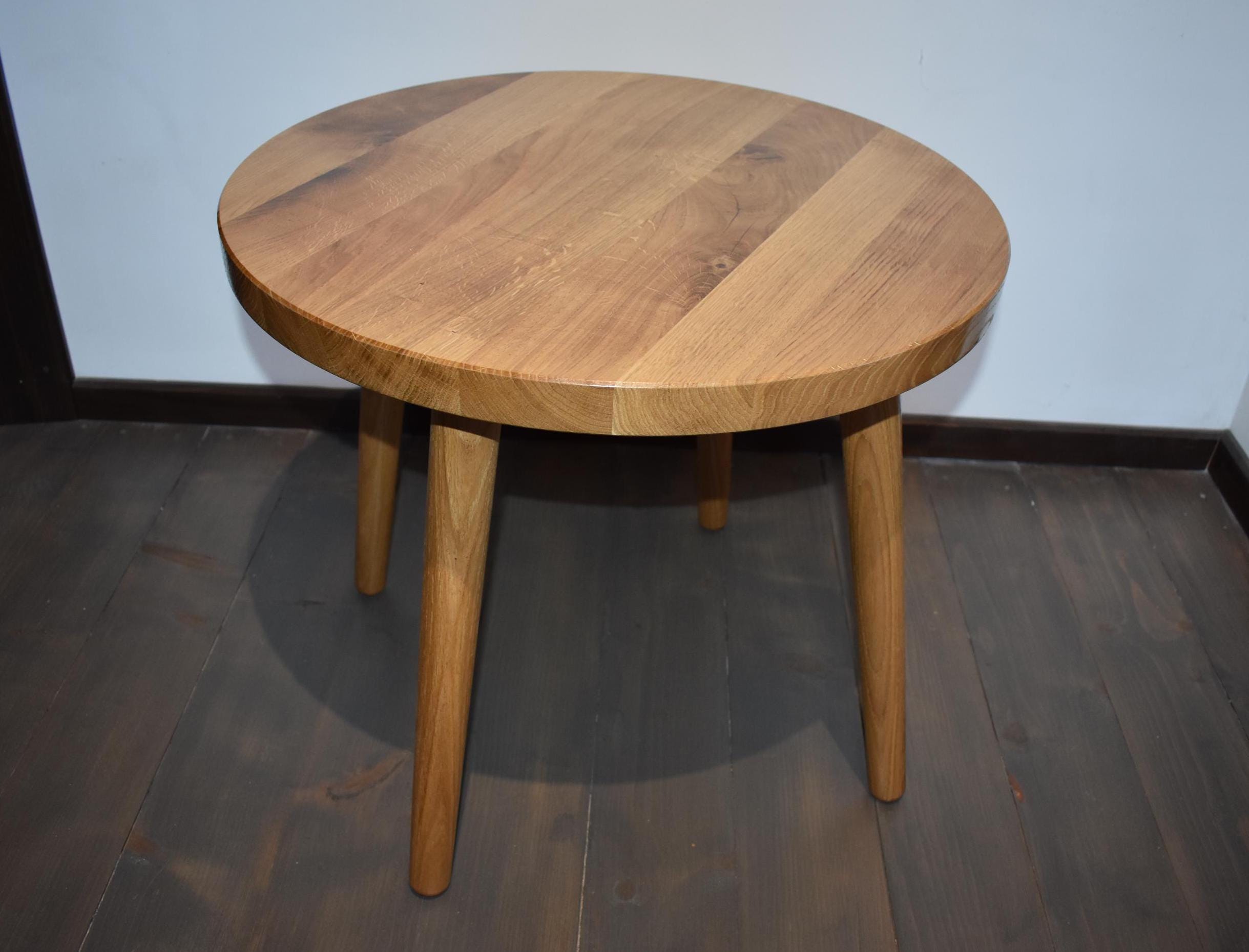 オーク無垢材ラウンドコーヒーテーブル：エポキシ樹脂ディテール