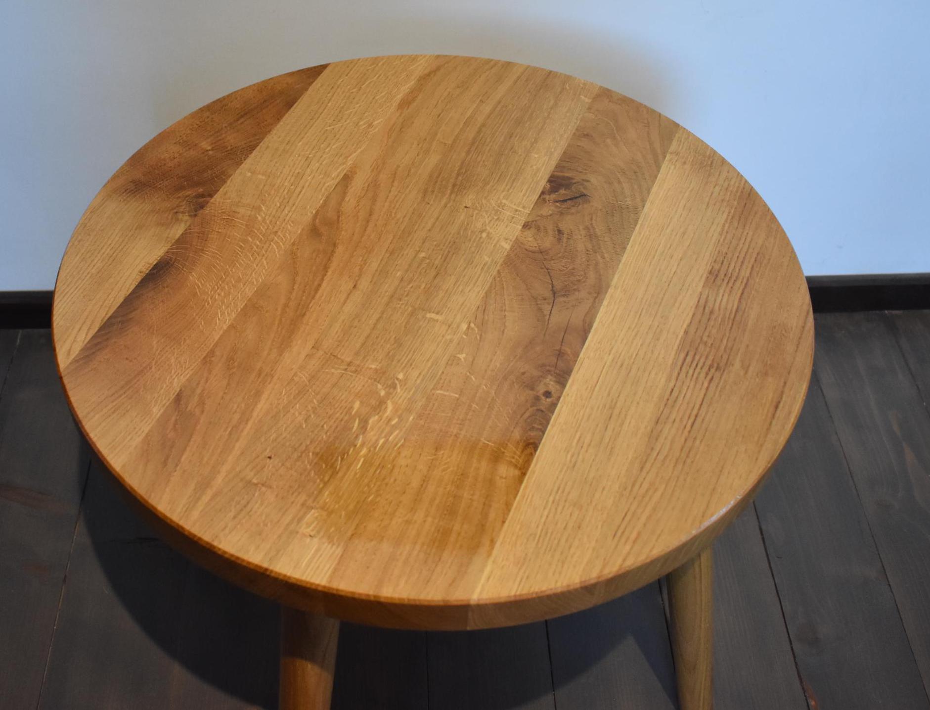 オーク無垢材ラウンドコーヒーテーブル：エポキシ樹脂ディテール