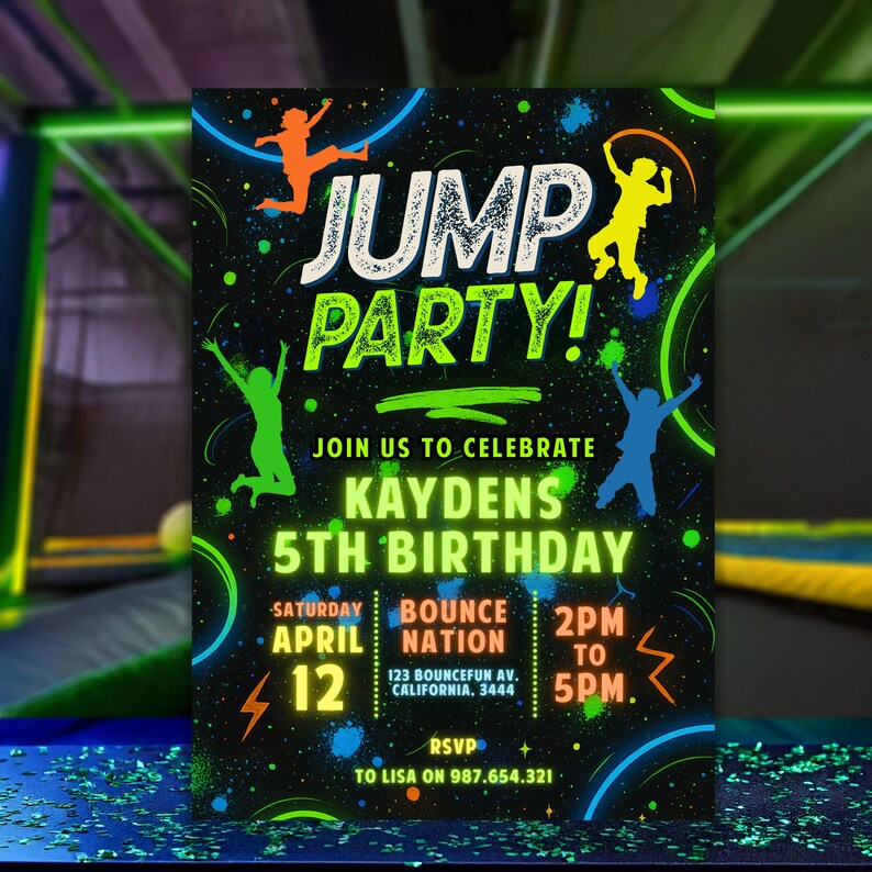 Puede incluir: Una invitaci&oacute;n a una fiesta de cumplea&ntilde;os en verde y naranja ne&oacute;n para un 5&ordm; cumplea&ntilde;os. La invitaci&oacute;n dice "Jump Party!" e incluye el nombre "Kaydens" y la fecha "S&aacute;bado, 12 de abril". La invitaci&oacute;n tambi&eacute;n incluye la ubicaci&oacute;n "Bounce Nation" y la hora "2pm a 5pm".