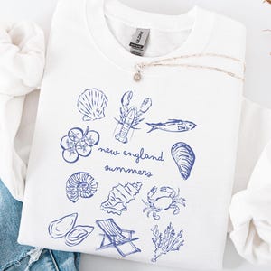 New England Summers Sweatshirt: Coastal Sea Life Graphic, Vintage Style