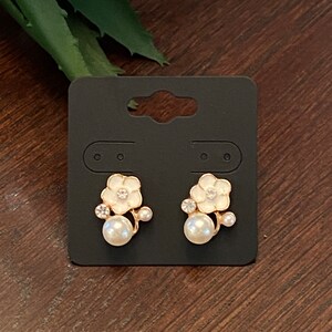 Beautiful Pearl, Crystal and Gold Special Occasion Earrings