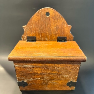 Vintage/Primitive Wooden Salt Box/Recipe Box/Candle Box