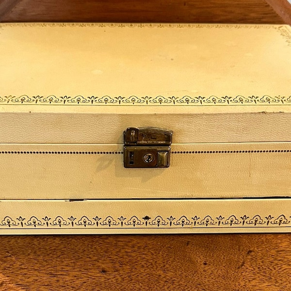 Vintage 1950's-1960's Cream Jewelry Box (Estate Find)