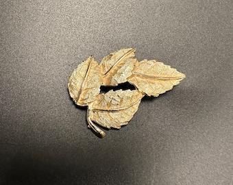 Vintage Gold Tone Leaf Brooch