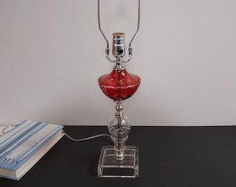 Vintage Waschtisch- oder Schreibtischlampe aus Glas mit Cranberry-Schrift