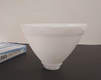 Pantalla de lámpara de pie o mesa torchiere de vidrio blanco vintage de 8"D - patrón de tejido