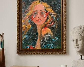 Puede incluir: Pintura abstracta de un retrato de mujer con gafas de sol, cabello rubio y labios rojos. La obra presenta un fondo oscuro con pinceladas coloridas y se exhibe en un marco de madera marrón decorativo y ornamentado.