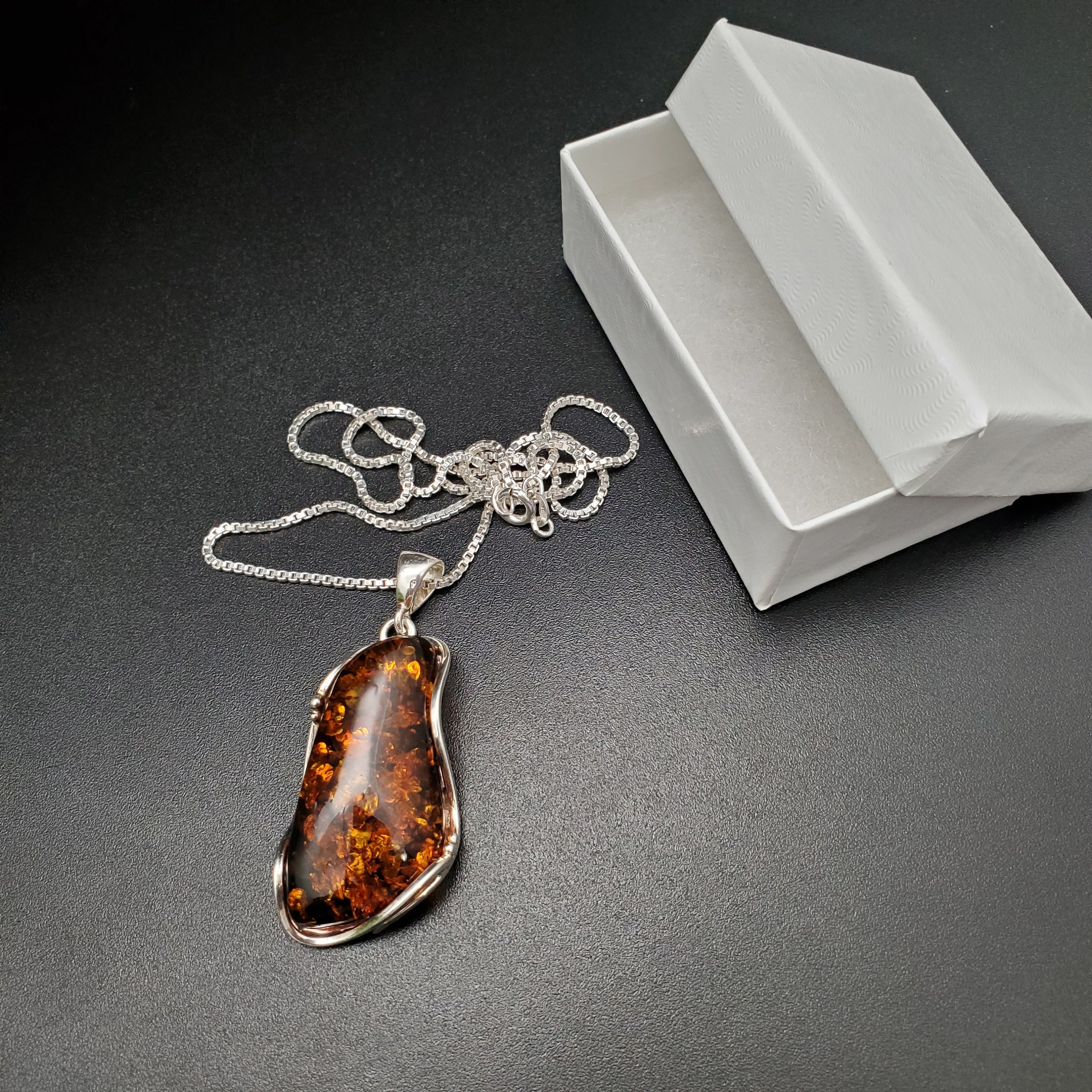 Collana Con Ciondolo In Argento Sterling E Ambra Baltica Naturale – Design Circolare Minimalista Fatto A Mano, Gioiello Unico Con Pietra Naturale, Regalo Elegante - 5