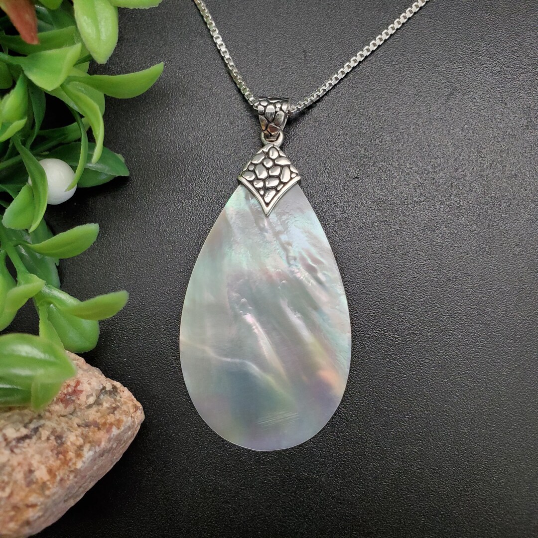 White Mother of Pearl Teardrop Golden Pendant Necklace
