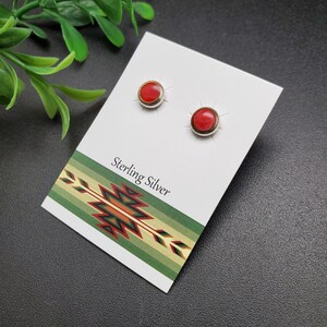 JJS-507 | Zierliche Kleine Rote Korallen Ohrringe | Kleine Sterling Silber rote Koralle Ohrstecker |  Silber Rote Stein Ohrstecker | Coral Beiträge