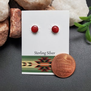 ATS#PST007 | Zierliche Kleine Rote Korallen Ohrringe | Kleine Sterling Silber rote Koralle Ohrstecker |  Silber Rote Stein Ohrstecker | Coral Beiträge