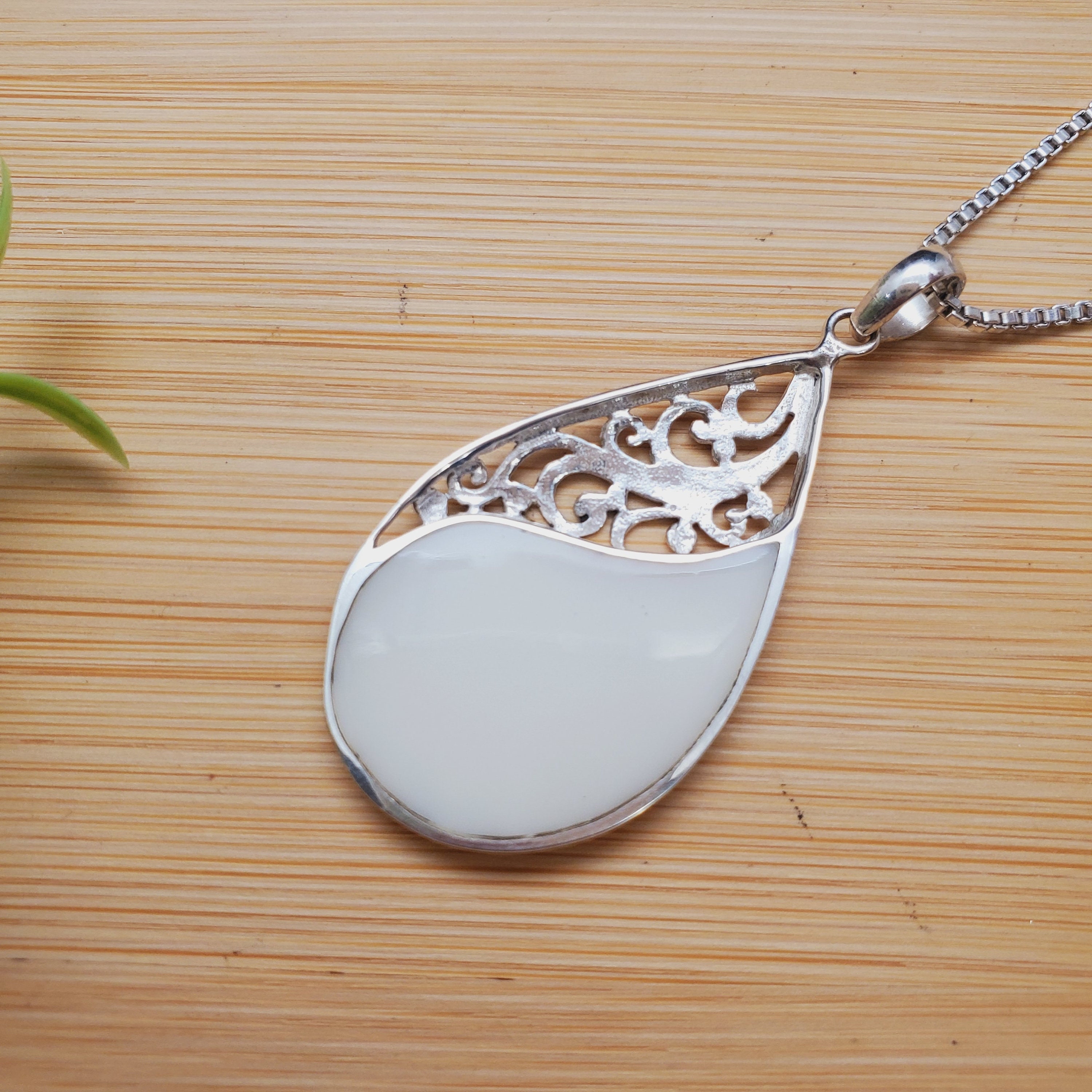 ATS-AYU096 | White Mother of Pearl Necklace Pendant Option