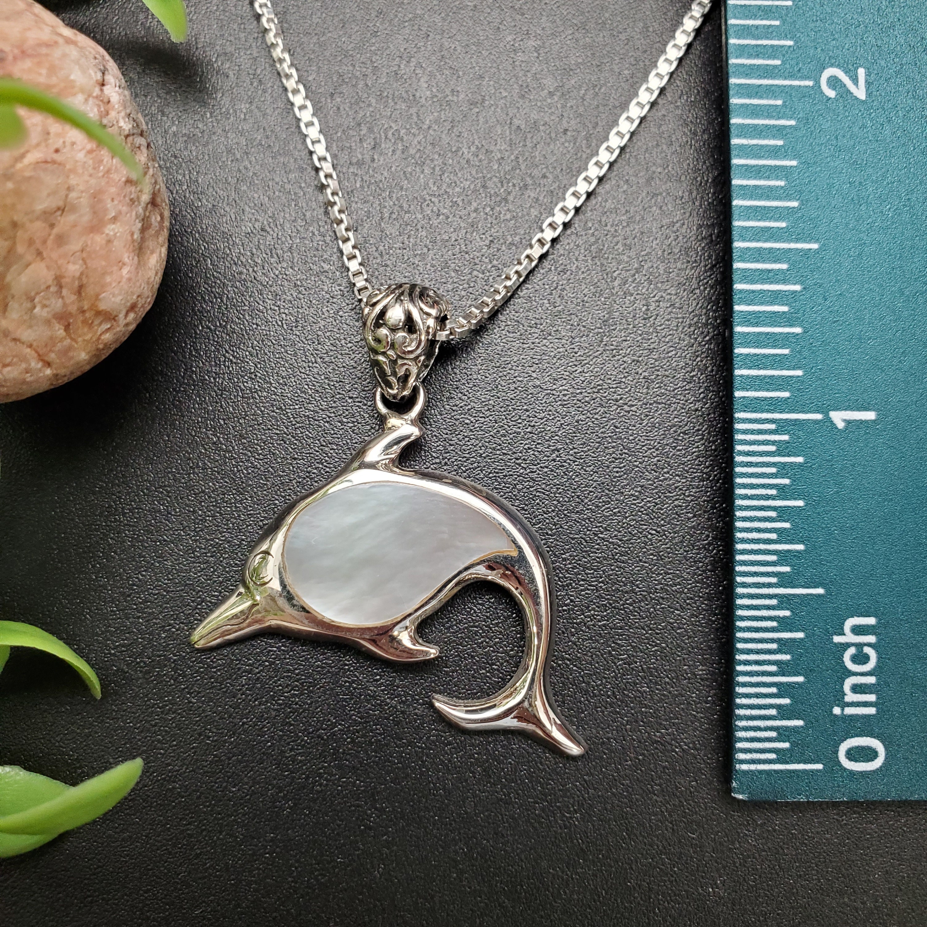 ATS-AYU294 | Inlaid White Mother of Pearl Dolphin Necklace Pendant