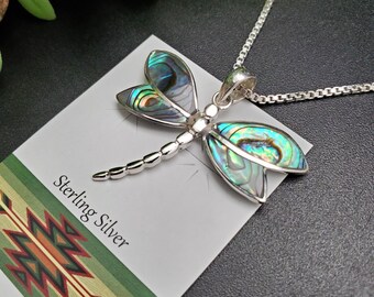 FFD-707 / Precioso colgante de libélula con incrustaciones de concha de paua y cadena de plata / Collar de libélula con incrustaciones de abulón en plata de ley