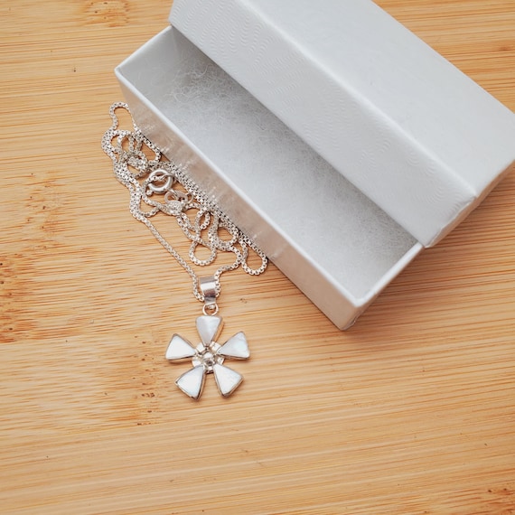 Samantha Faye Small Apple Pendant Necklace