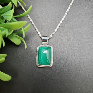 QQ-900 | Southwestern Green Malachite Necklace Pendant | Sterling Silver Malachite Pendant | Unisex Malachite Pendant Oval Necklace Pendant
