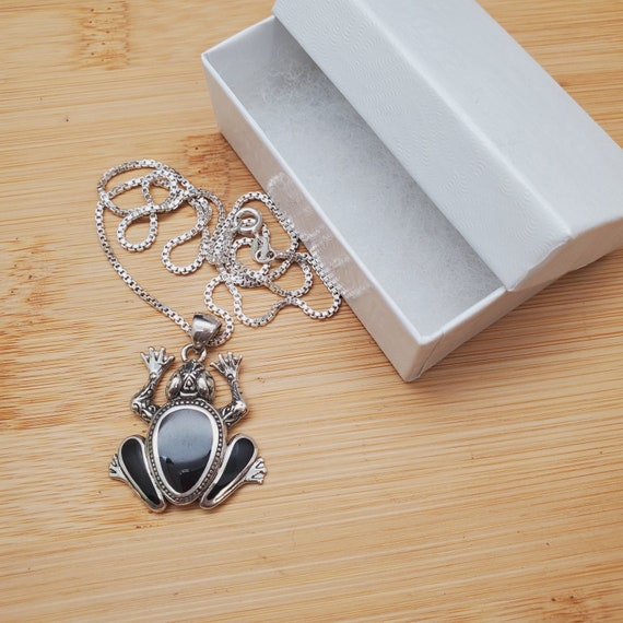 ATS-AYU081 | ブラックオニキスインレイフロッグネックレスペンダント