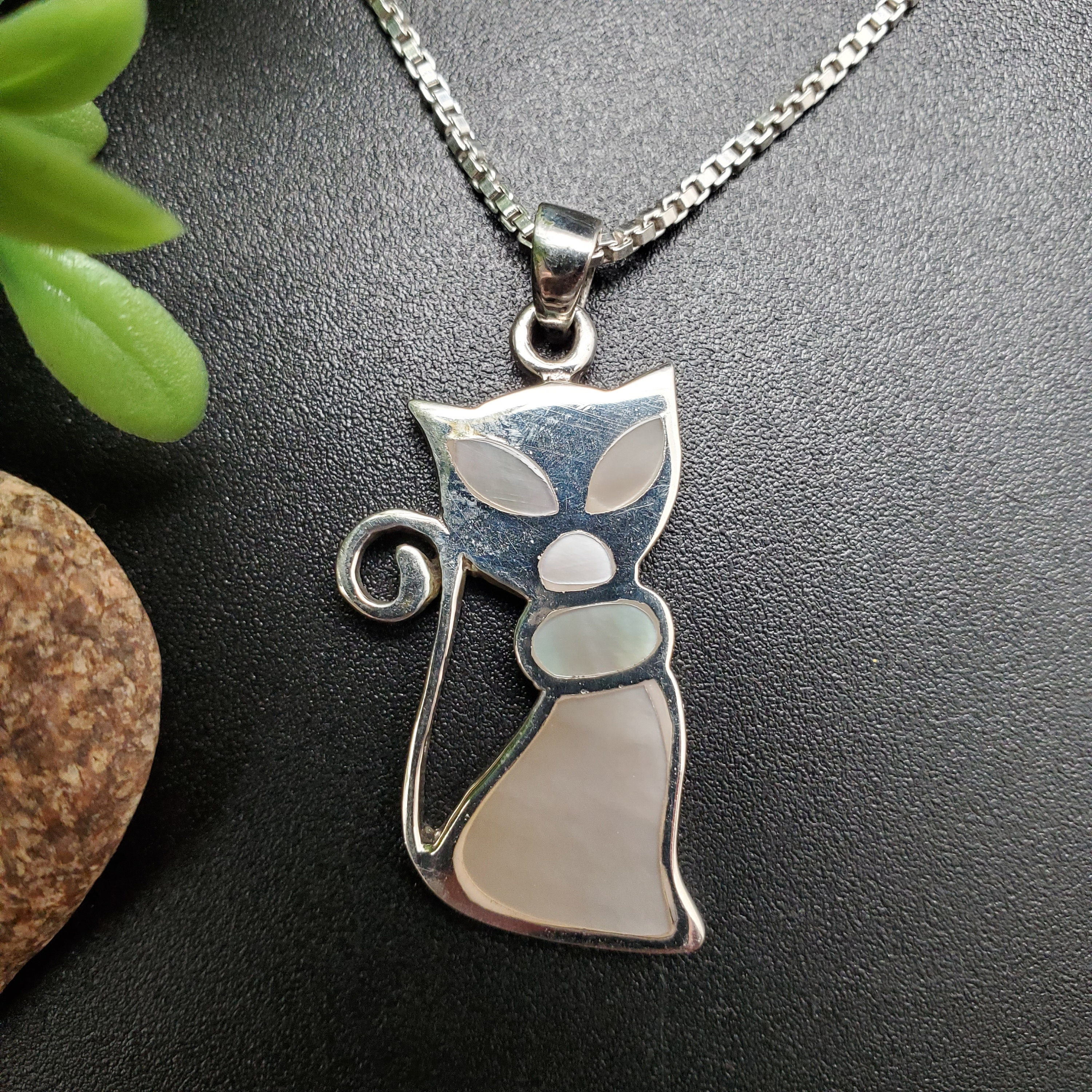 FFD#731 | White Mother of Pearl Inlay Cat Necklace Pendant Option