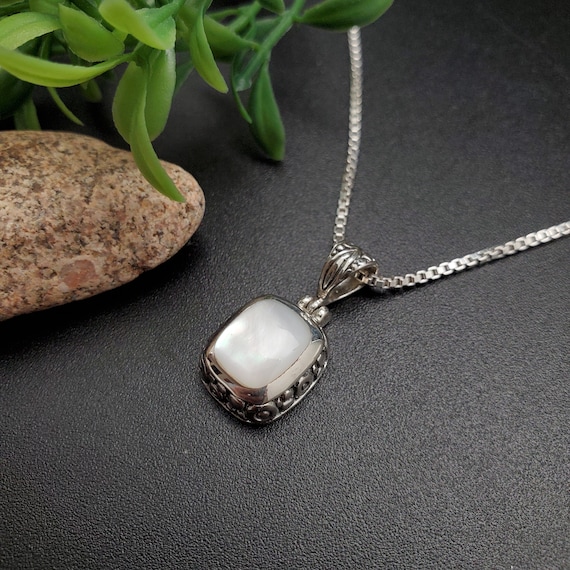 PEARLY GATES - chibita ATS-AYU264 | White Mother of Pearl Necklace Pendant Option