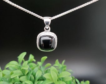 QQ-142 / Delicado colgante de collar de ónix negro con opción de collar de cadena de plata / Collar con colgante cuadrado de ónix negro en plata esterlina