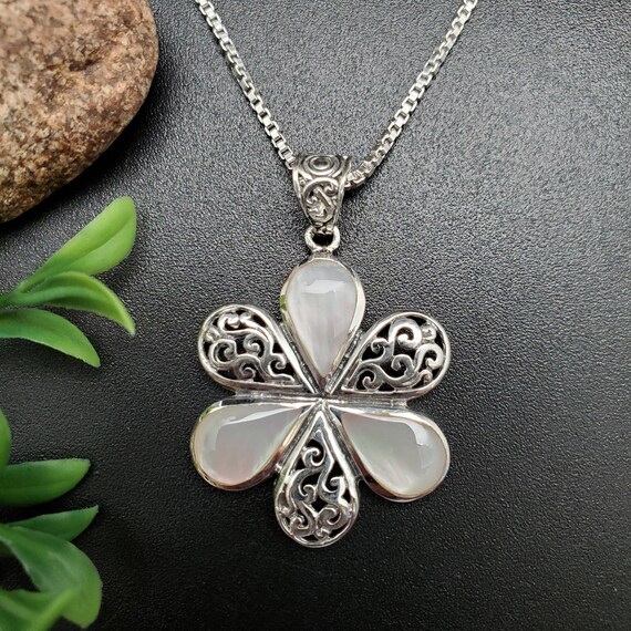 ●TATIANA● Silver 925 Mother of Pearl Flower Egg Chain Neck MUSINSA | TATIANA (Silver 925) Mother of Pearl Flower Egg