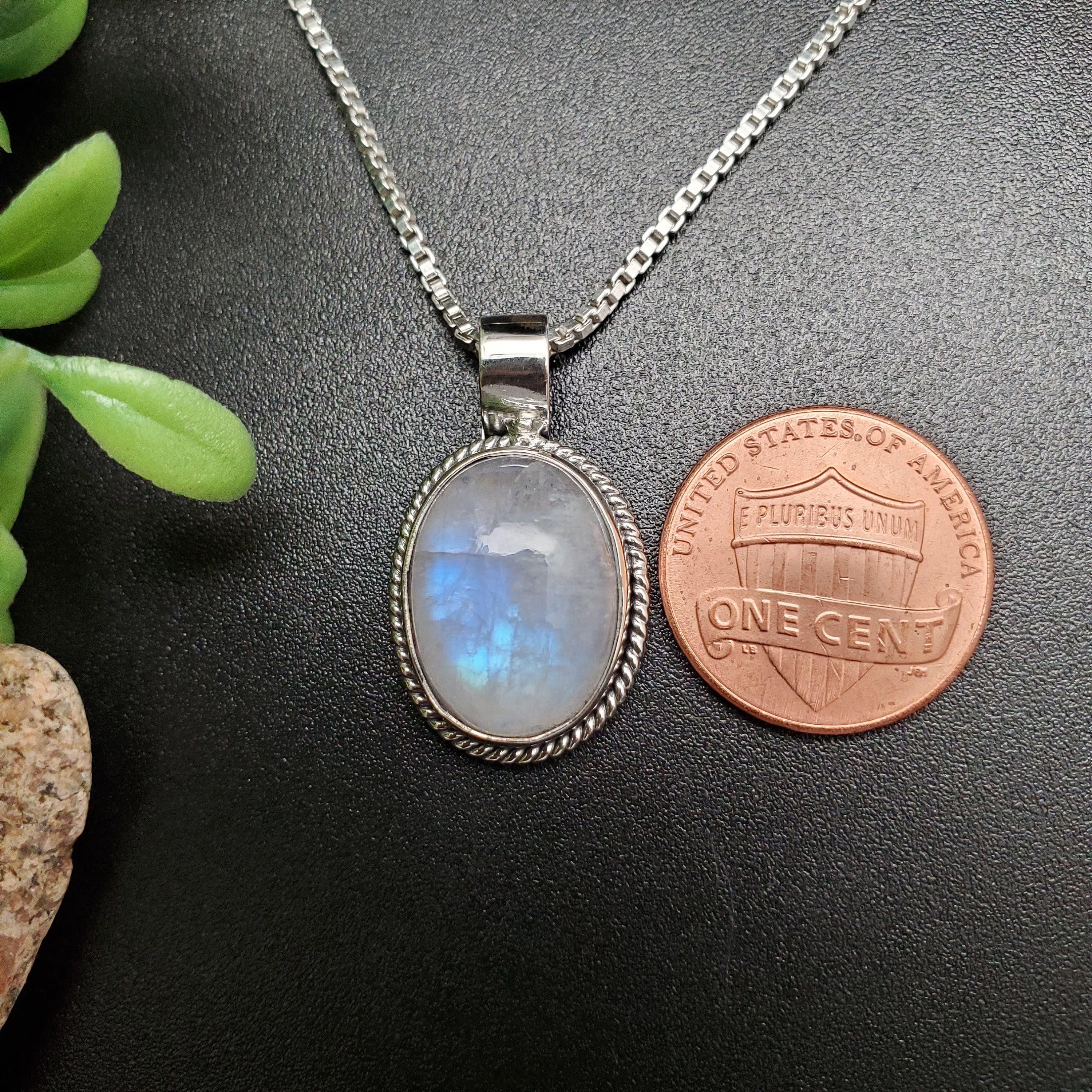 QQ-893 | Lovely Healing Rainbow Moonstone Necklace Pendant