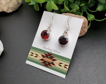 FFD #560 / Pendientes colgantes de granate delicados / Pendientes de granate rojo de plata de ley / Pendientes de piedra roja de plata / Joyería de piedras preciosas de granate rojo
