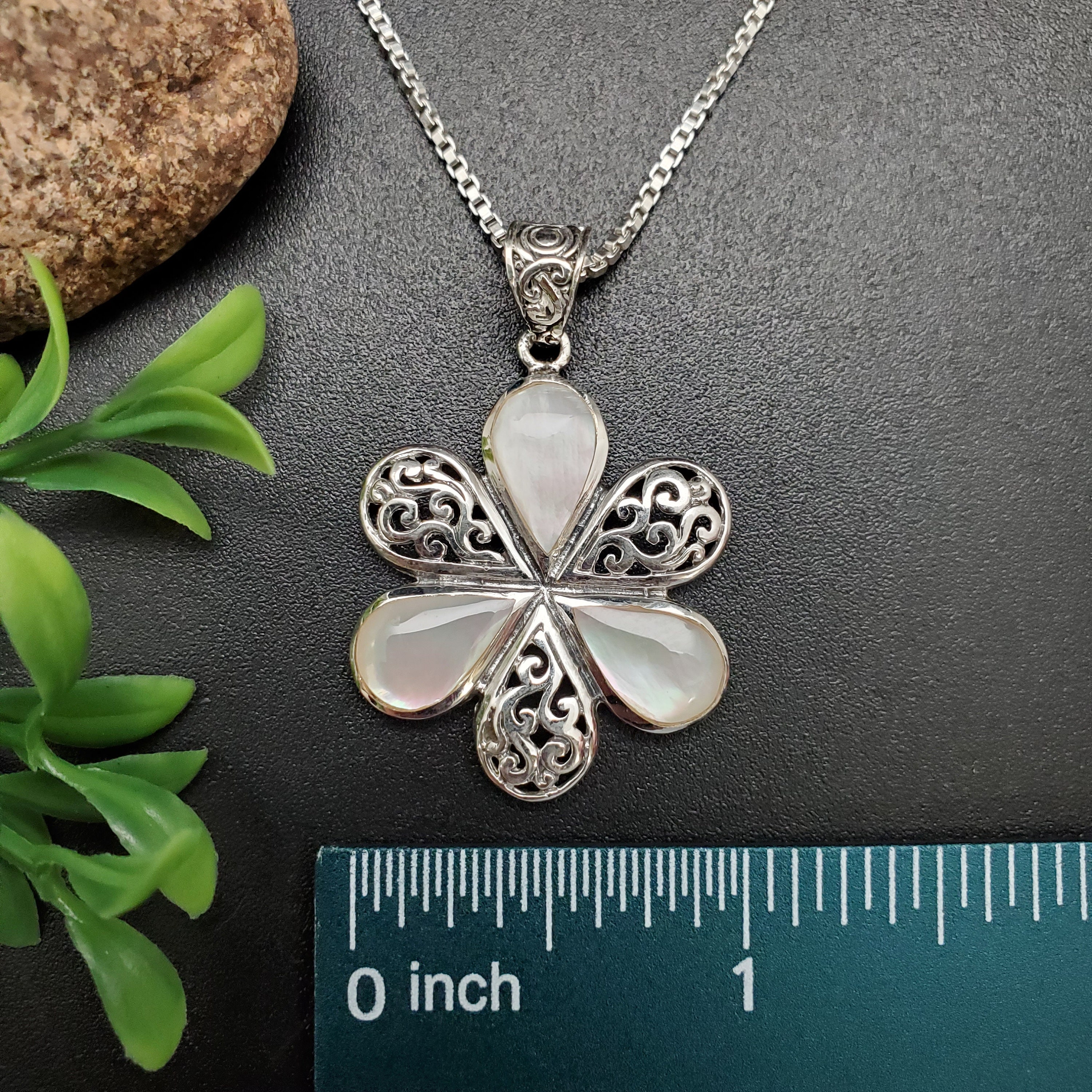 ATS-AYU255 | White Mother of Pearl Flower Necklace Pendant Option 
