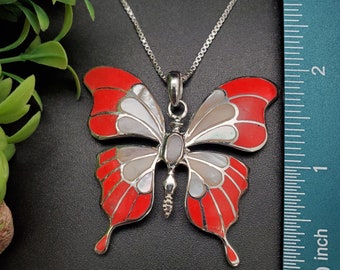 FFD #788 | 大きな象嵌珊瑚、マザーオブパールの蝶のネックレス