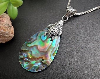 Collana con ciondolo a forma di tartaruga marina con opale