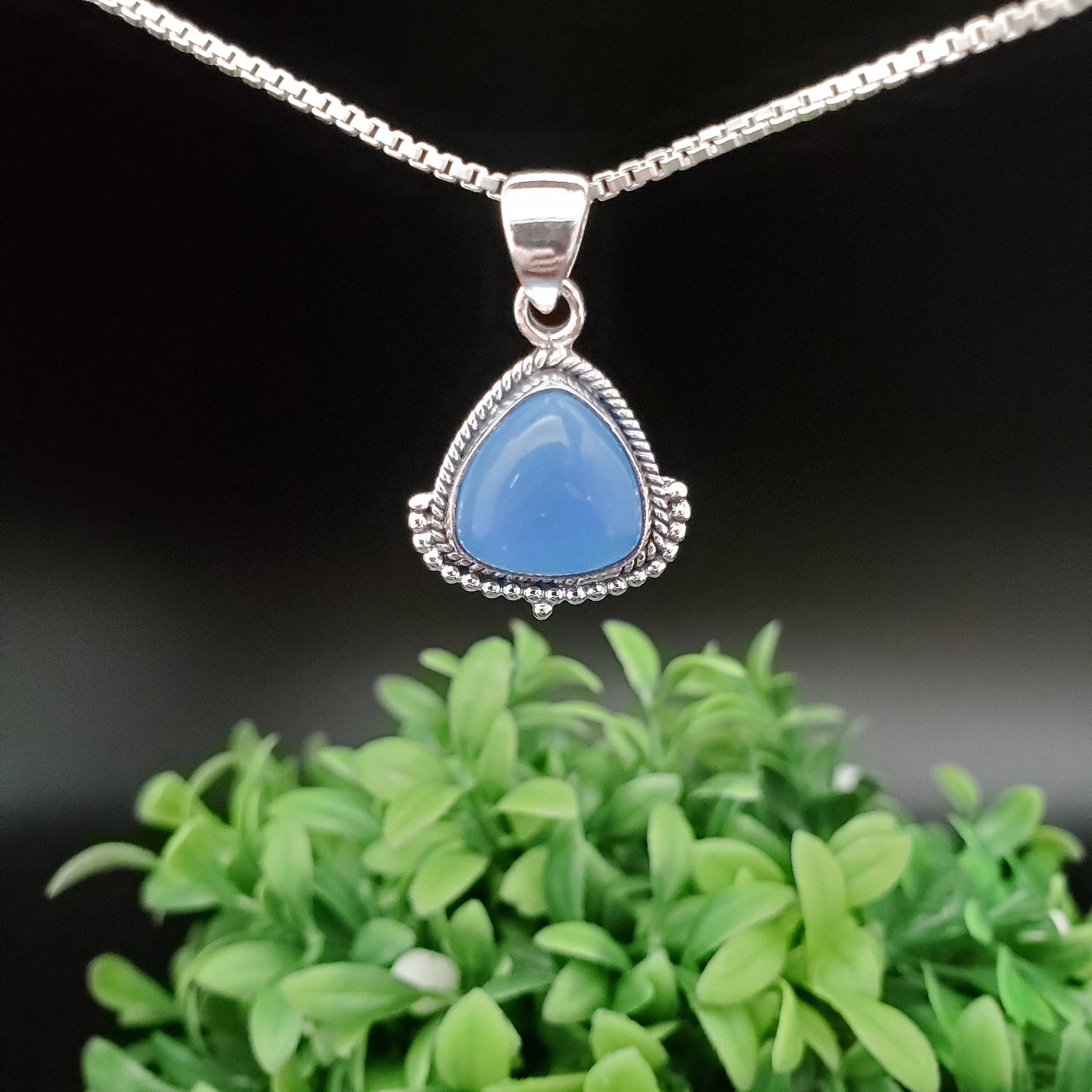 QQ-157 | Collier pendentif en calcédoine bleue avec une option de collier chaîne en argent | Collier en argent sterling à pendentif trilliant calcédoine bleue