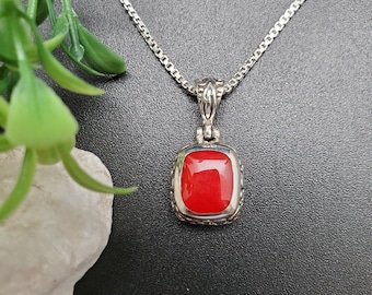 ATS-AYU263 / Ciondolo semplice in corallo rosso con catena in argento / Ciondolo in corallo rosso in argento sterling / Gioielli in corallo rosso balinese