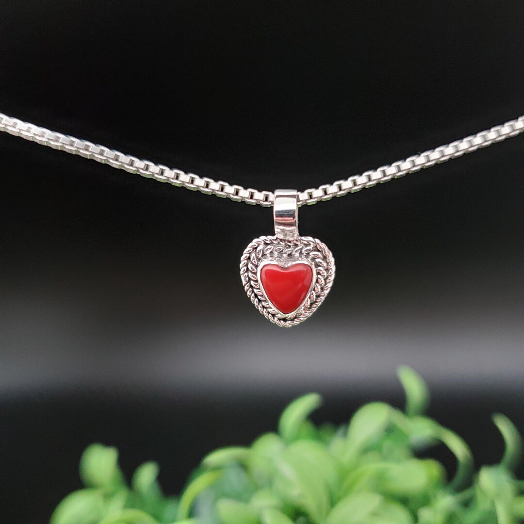 The coral heart necklace main image 1