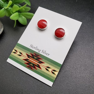 JJS-681 | Zierliche rote Koralle 8 mm Ohrringe | Kleine Sterling Silber rote Koralle Ohrstecker | Silber Rote Stein Ohrstecker | 8 mm Korallen Beiträge