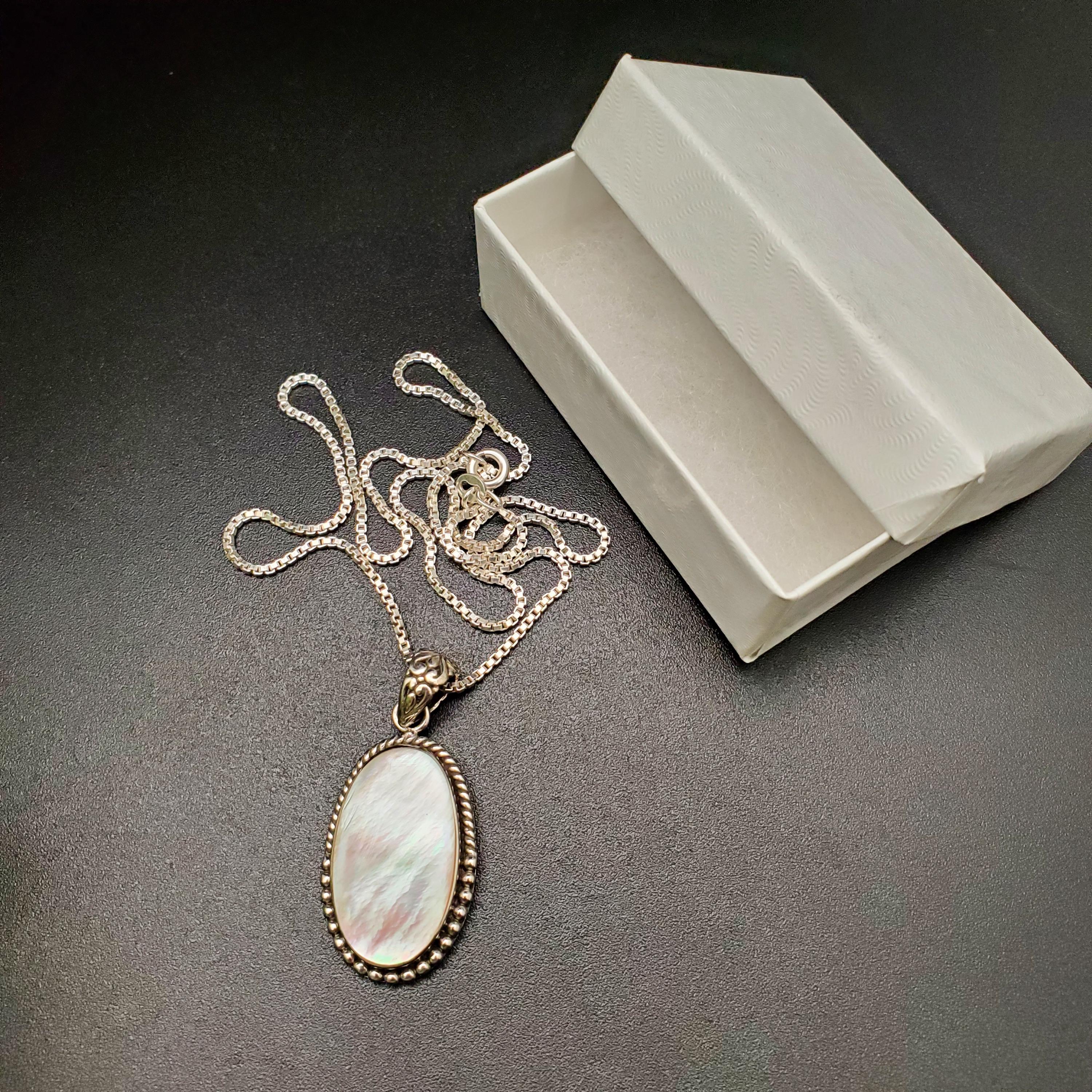 QQ-570 | White Mother of Pearl Necklace Pendant Option With Silver