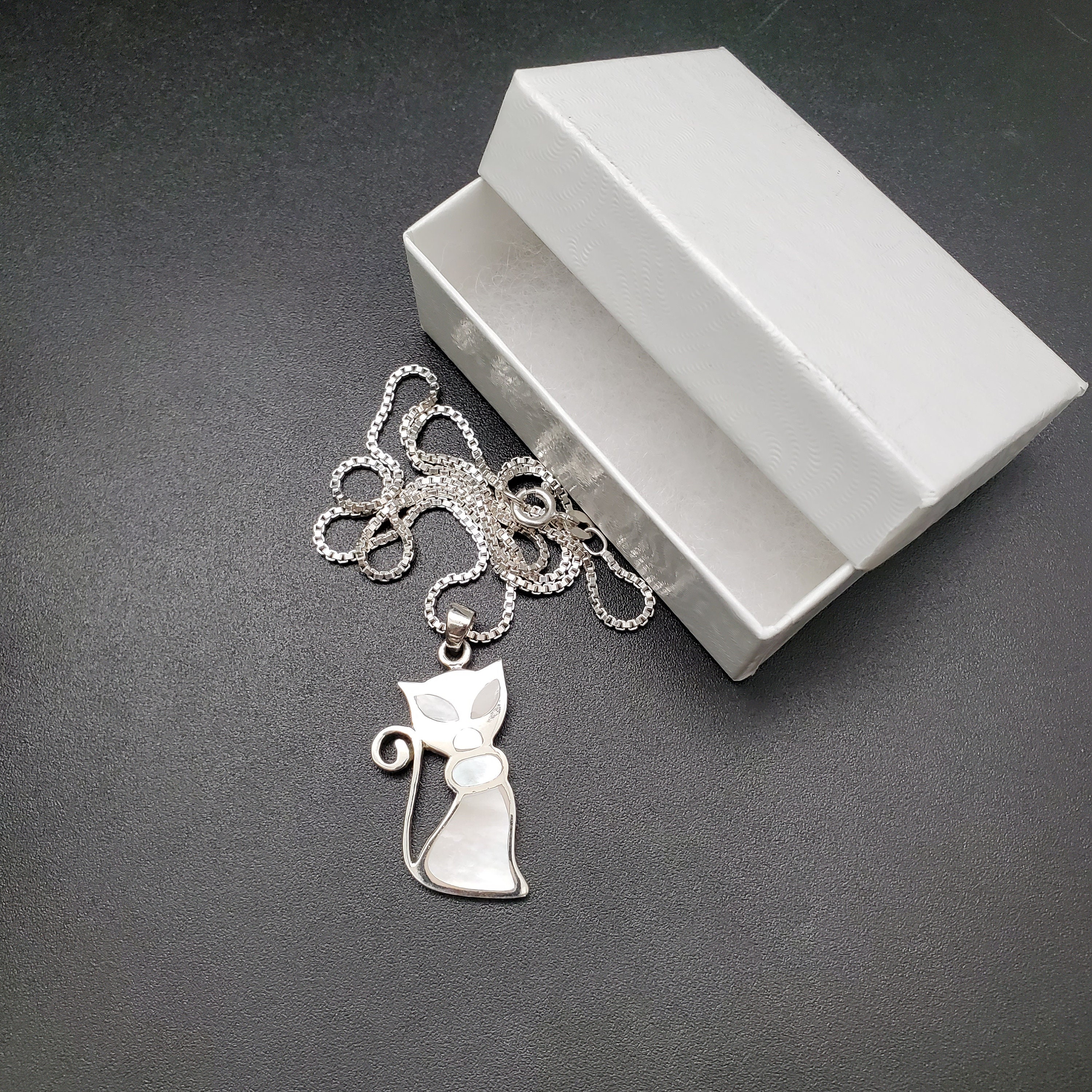 FFD#731 | White Mother of Pearl Inlay Cat Necklace Pendant Option