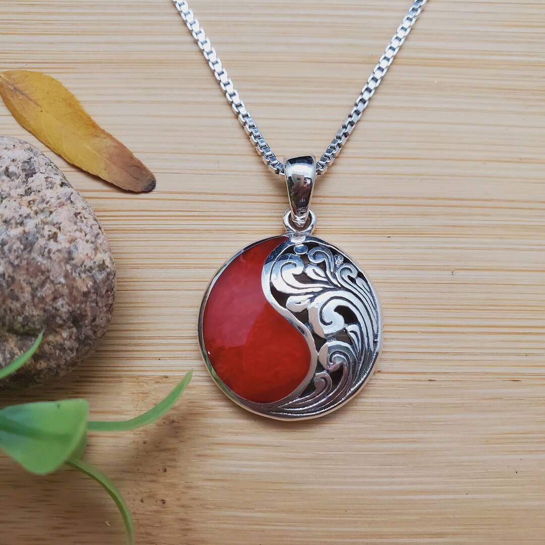 ATS-AYU048 | Inlaid Red Coral Inlay Round Shape Necklace Pendant Option ...