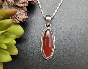ATS#PD003 | Langer ovaler roter Karneolkristallhalsketten-Anhänger mit Optionen für Silberkette | Sterling Silber Rot Edelstein Anhänger Halskette