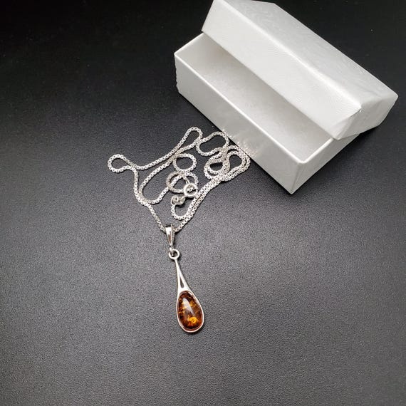 QQ-963 | 天然バルト海産琥珀ネックレスペンダント（シルバーチェーン