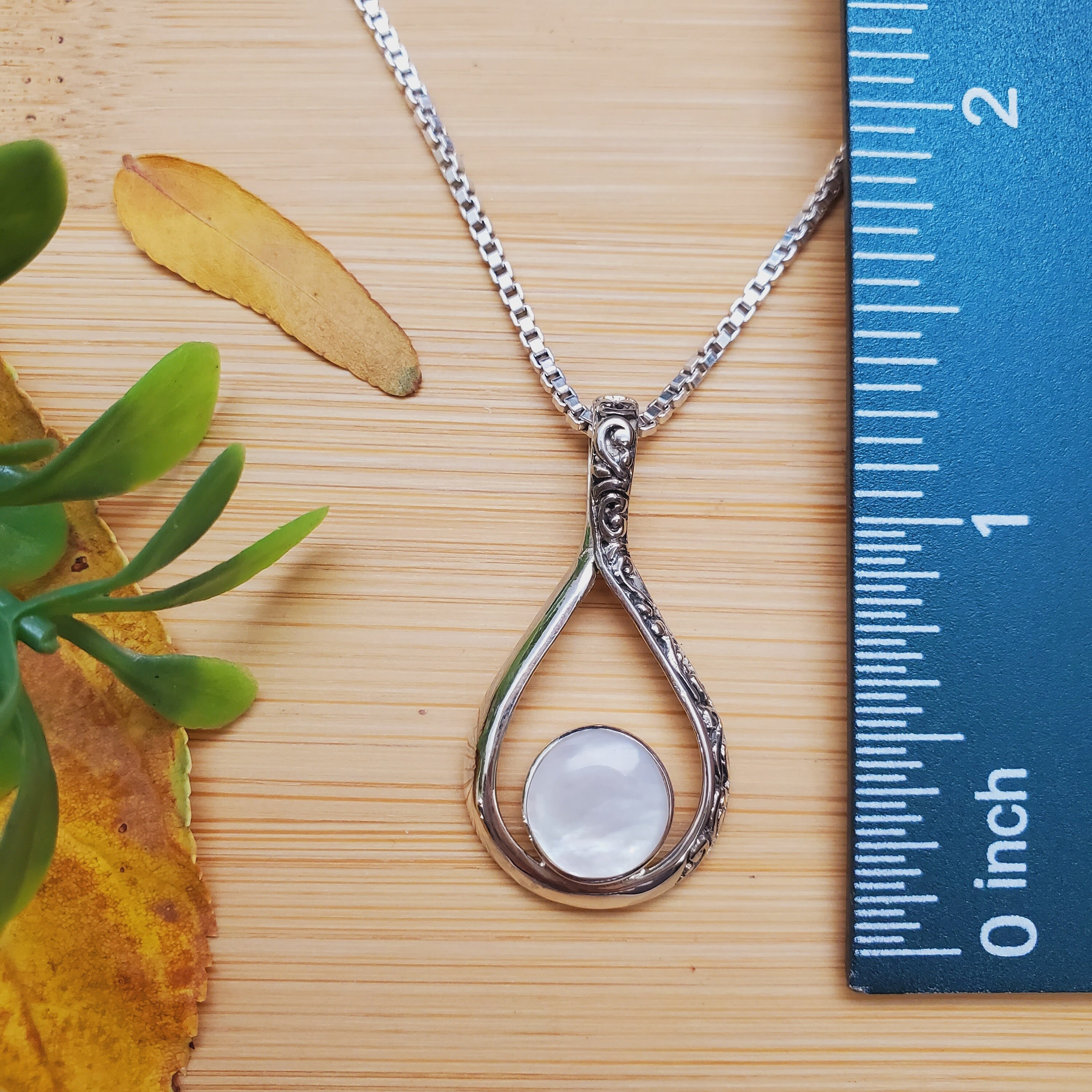 ATS-AYU088 | 素敵なホワイト マザー オブ パール ネックレス