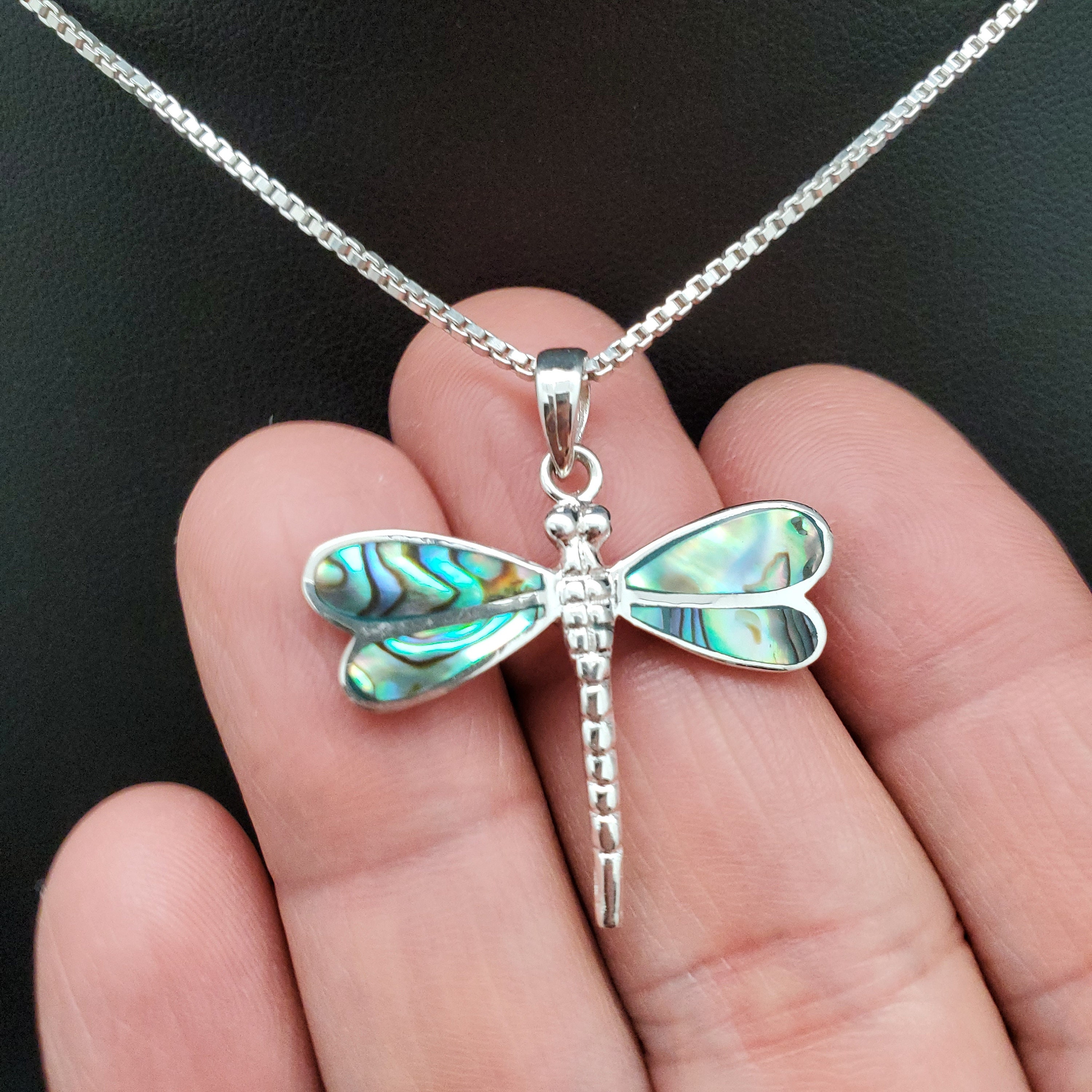 Ciondolo con intarsio a forma di libellula in argento sterling