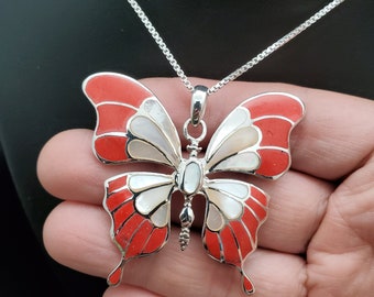FFD #788 | 大きな象嵌珊瑚、マザーオブパールの蝶のネックレス