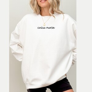 CVICU Enfermera Gildan Crewneck Sudadera, Sudadera de Enfermería, Idea de Regalo de Enfermera, Regalo RN, Unidad de Cuidados Intensivos Cardiovasculares, Enfermera Registrada