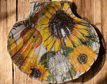 Handmade Decoupage Scallop Shell Trinket Dish: Gilded Coastal Decor