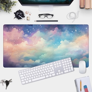 Pastel Clouds Gamer Pad: Schreibtischunterlage mit verträumten gemalten Wolken - Gaming Mauspad