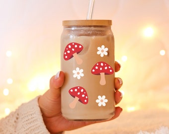Mushroom and Daisy Glass Can,Mushroom Iced Coffee Cup, Cottagecore Glass Tumbler Beer Can Glass with Lid and Straw Iced Coffee Glass