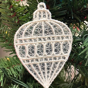 In The Hoop Holiday Bulb, Disegni di ricamo a macchina per ornamenti natalizi in pizzo, Brother PES, HUS, VP3 tutti i formati, Tutorial facile incluso ITH