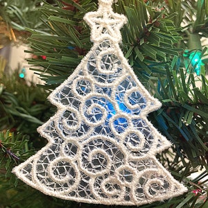 Albero di Natale In The Hoop, Disegni da ricamo a macchina per ornamenti natalizi in pizzo, Brother PES, HUS, VP3 tutti i formati, Tutorial facile incluso ITH