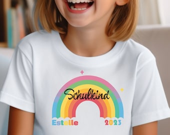 Personalisiertes T-Shirt Kids / Schulkind Regenbogen | Personalisierbar | Einschulung | Geschenk | Erste Klasse